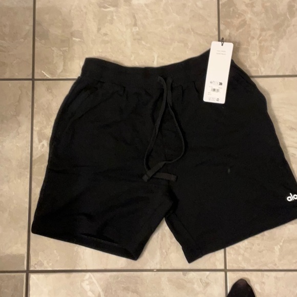 ALO Yoga Men's Chill Short. NWT. Size M. - Picture 4 of 5